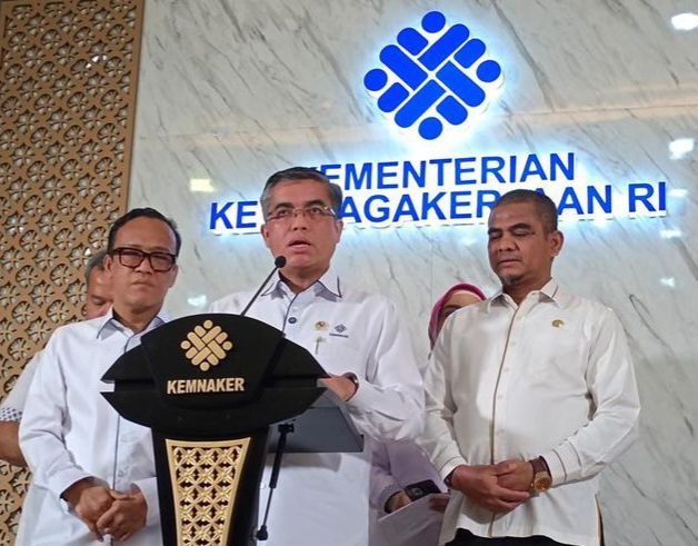 menteri-ketenagakerjaan-menaker-yassierli-saat-konferensi-pers-di-kantornya-jakarta-selasa-2462025-cnbc-indonesiamartyasari-ri-1750737944550_169